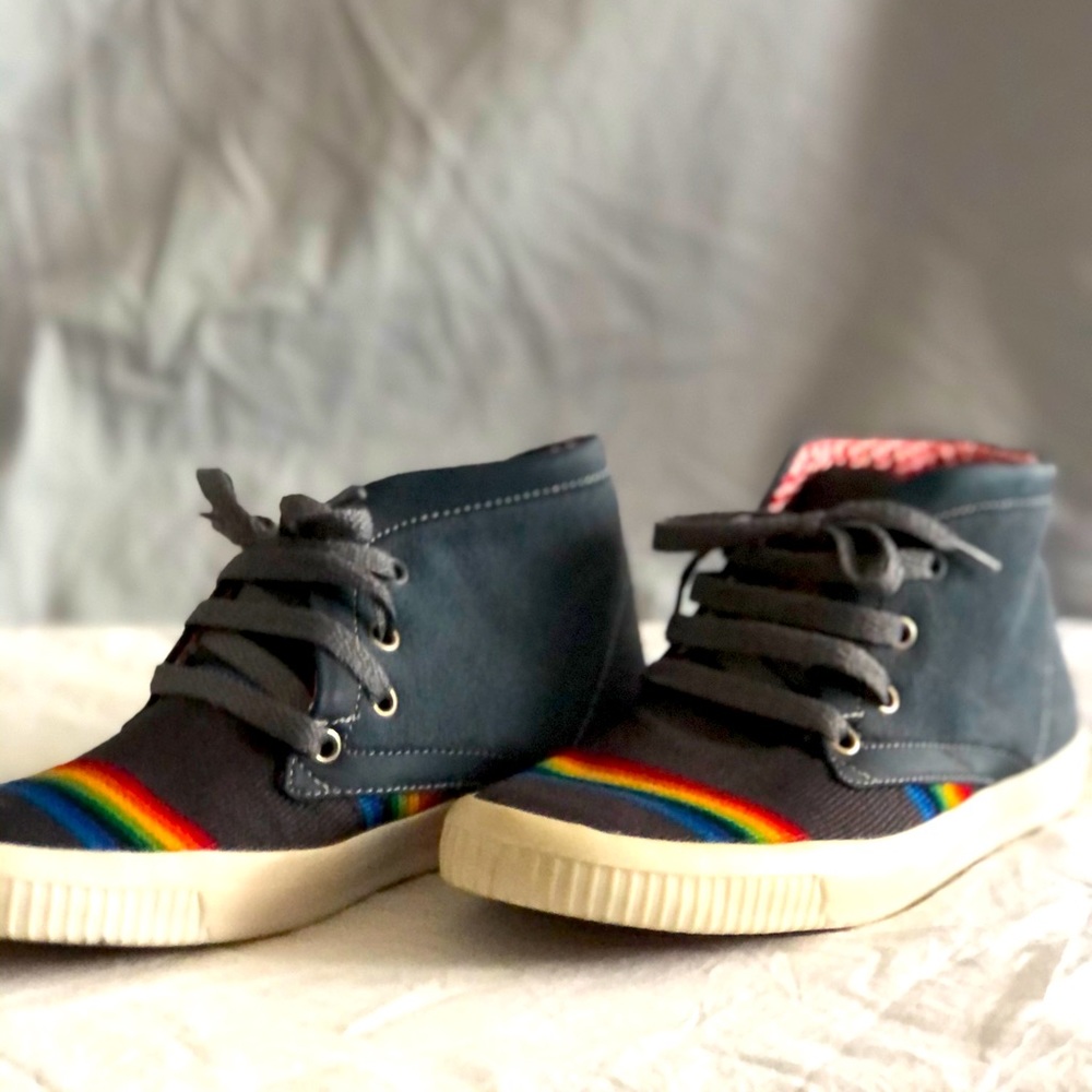 Artist high tops with rainbow stripe 🌈